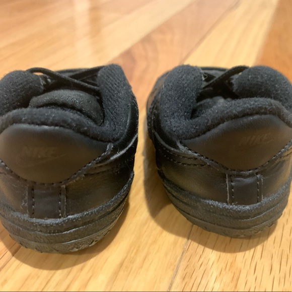 🖤Nike Sneakers🖤 - Picture 3 of 4